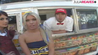 Glacies cremor vendit facit threesome irrumabo in eius glacies cremor van