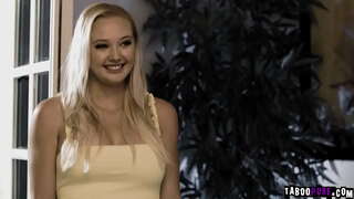 Milf Lauren Phillips in pohoten teen Paisley Porter ob vklopi jahanje Dick Chibbles velik človek mesa