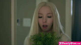 ǧ�の飽くなき若い小柄なstepsister止まらなmaturbatingのslut