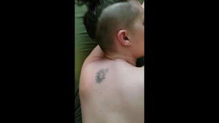 Oglejte si amateur punca se ji rit in muco, ki je napolnjena znova in znova