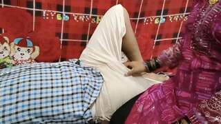 Шлюха заставляла оны қозғауға оны су стекала төмен.