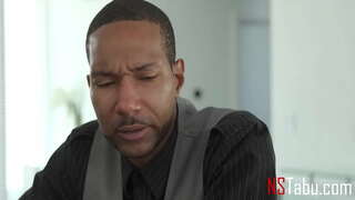 Сюрныл негръёс Потэ, кызьы со дядяйзэ медаз берытске леди