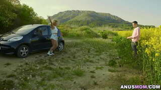 Cherry ha dato Sam pompino sciatta e una candela nel culo per lui a soffiare