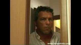 Oče uporablja položaj analni