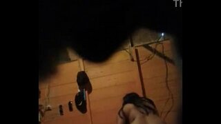 Culiando doggy styl deur haar gat