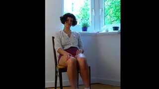 Babe med Hårig Fitta och Hårig Gropar Selfie Betning till Orgasm