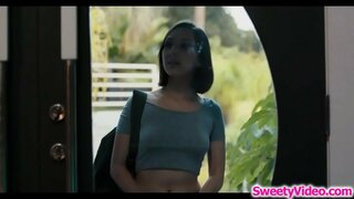 Seksi masseuse scissoring z njo lezbijke costumer