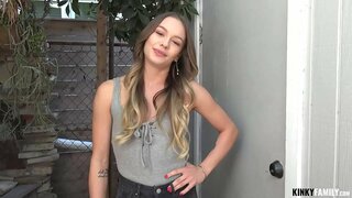 Kinky Družino - Njen mladi vagina